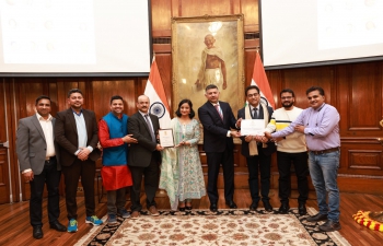 Hindi Sahitya Samman ceremony celebrated at India House - Overseas writers, journalists, teachers, institutions were honored.